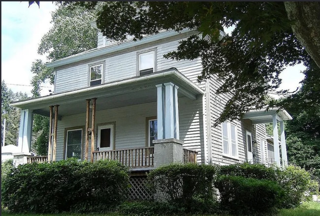 Building Photo - 27 Hazard St