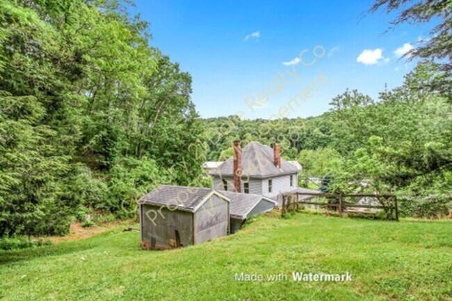 Foto del edificio - Large Home in Glen Rock right next to the ...