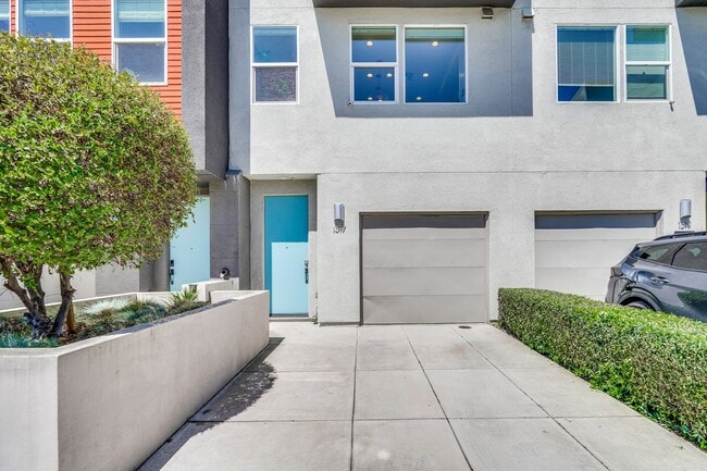 Building Photo - Prescott Market For Rent – Modern Solar-Powered/Tesla Charger - Townhome in Station House South, ...