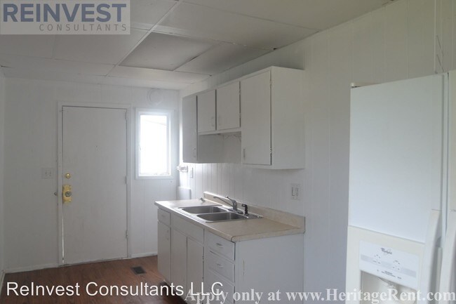 Building Photo - 3 br, 1 bath House - 94 Van Buren