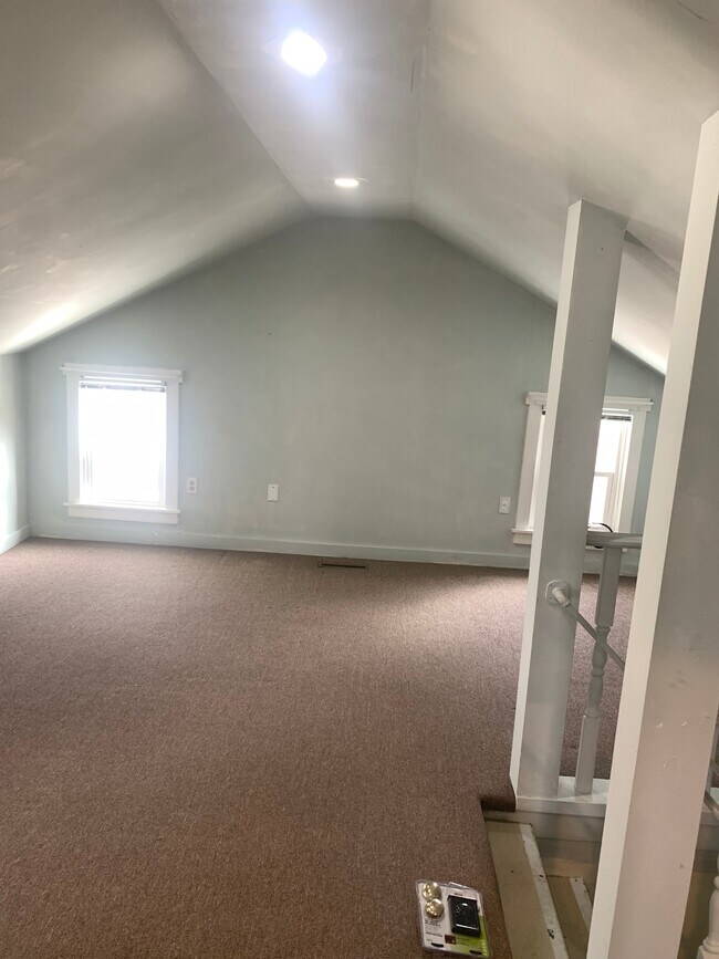 Foto del edificio - 30 W Main St