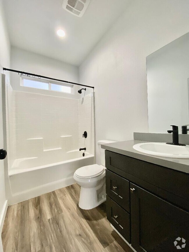 Building Photo - 1022 Villa Way