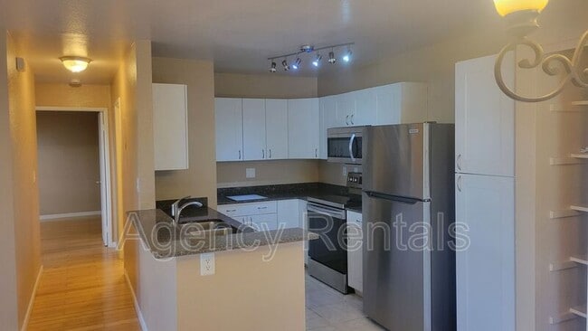 Building Photo - 545 Mananai Pl
