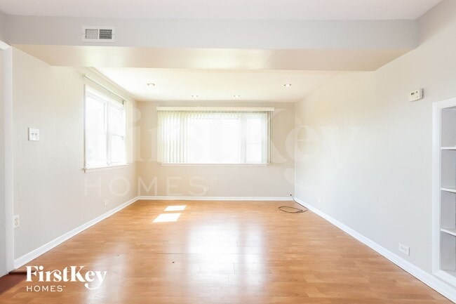 Foto del edificio - 7803 S Central Ave