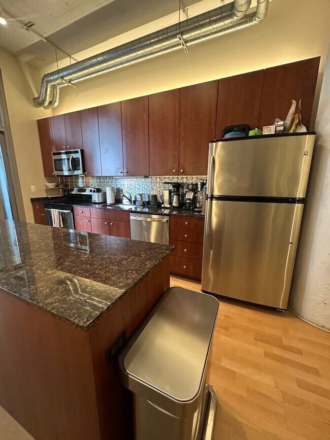 Foto del edificio - 565 W Quincy St