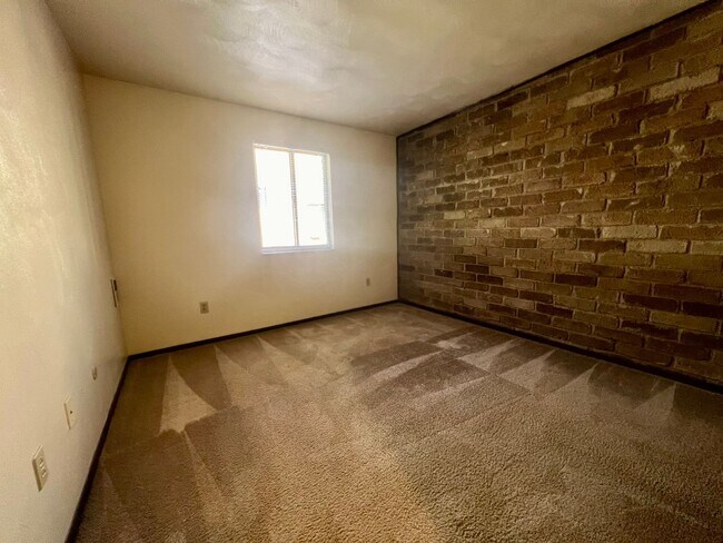 Foto del edificio - Beautiful First Floor 1 Bedroom Apartment Available at Kellywood Manor!  Call Today!