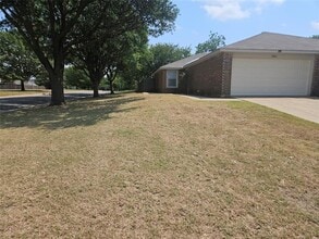 Building Photo - 7601 Creekmoor Dr