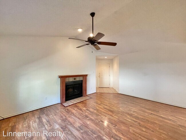 Building Photo - 2 br, 1 bath House - 4005 Trotwood Trl