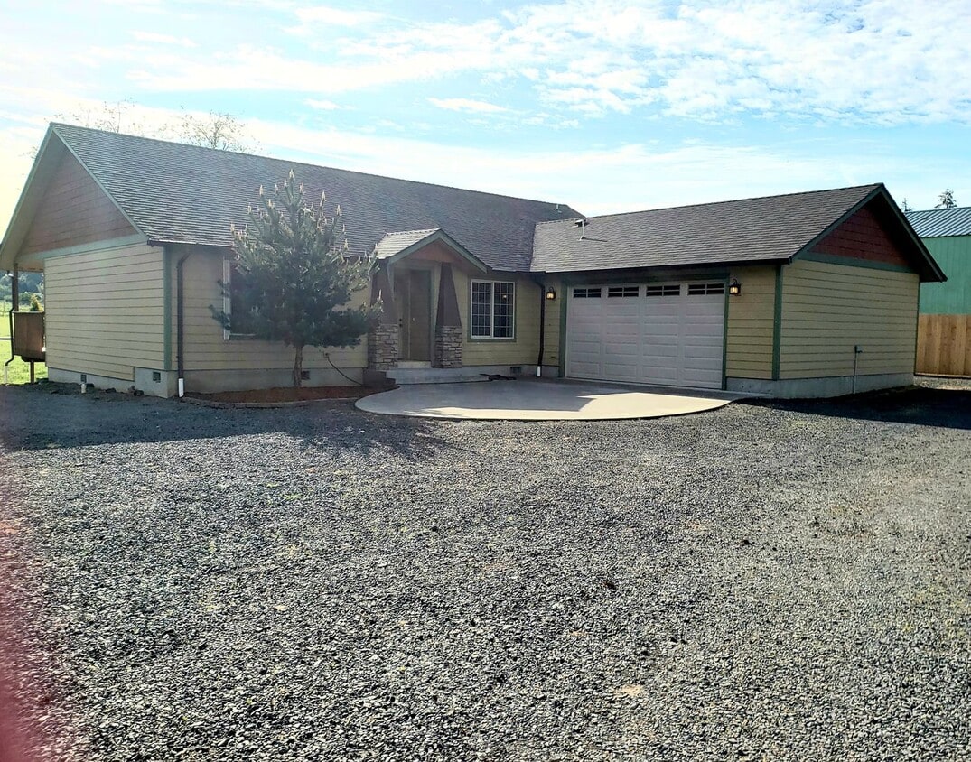 Primary Photo - 3bedroom 2bath House