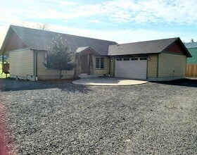 Building Photo - 28450 Pleasant Valley Rd