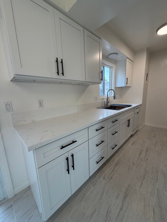 Foto del edificio - 728 Clay Ave