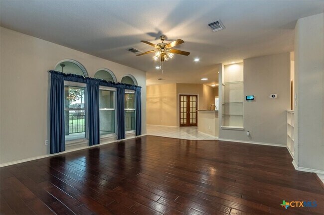 Foto del edificio - 128 Sunflower St