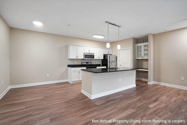 Foto del edificio - 5857 Spruce Forest Dr