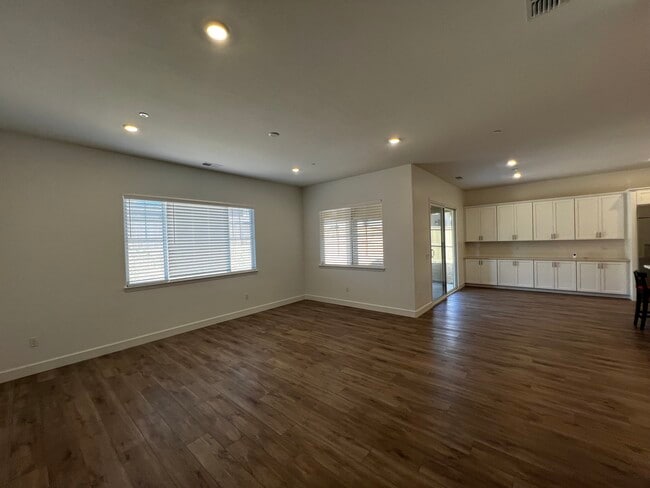 Family/Living Rooms - 5046 Florasota Ct