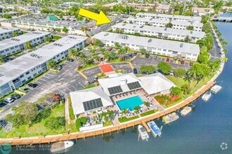 Building Photo - 160 Cypress Club Dr