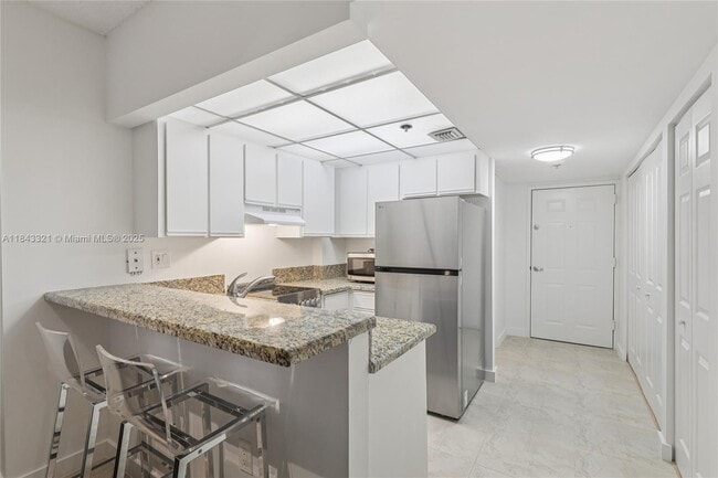Building Photo - 540 Brickell Key Dr