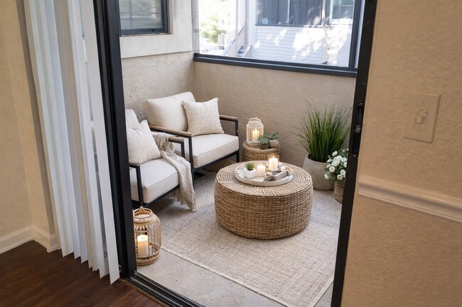 Foto del edificio - Beautiful Remodeled Winter Park 2/2 Condo for Rent in Front of Full Sail.