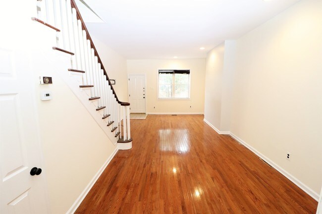 Building Photo - Popular Passyunk Square 3 Bedroom House