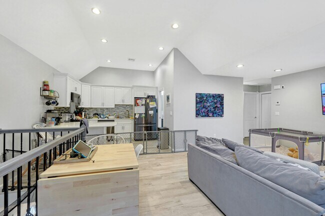 Building Photo - 594 Saddle River Rd