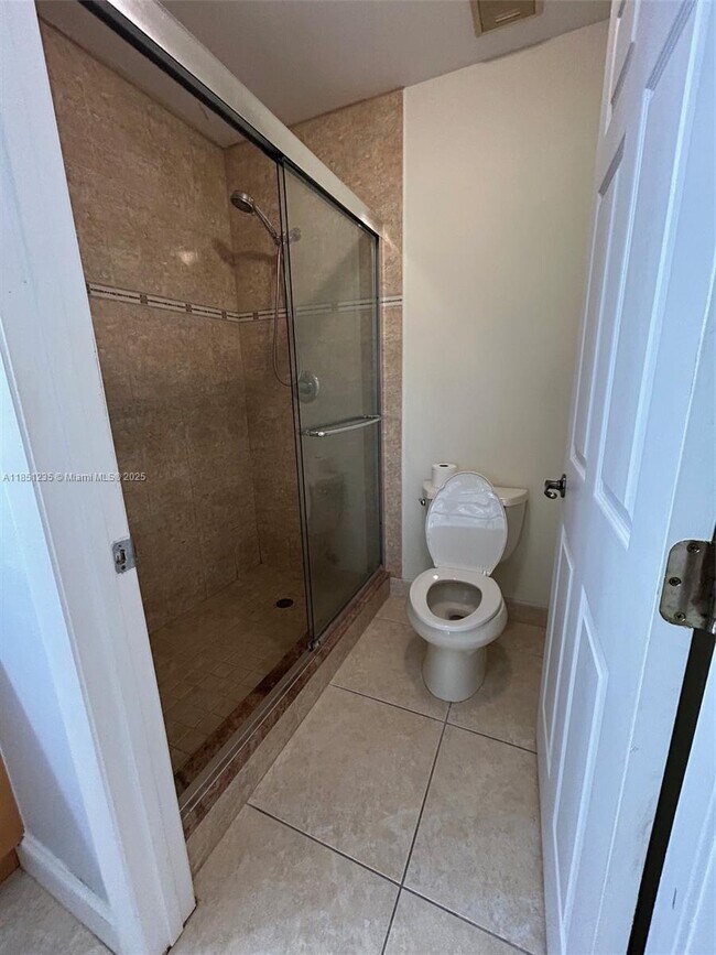 Building Photo - 6838 Bridlewood Ct