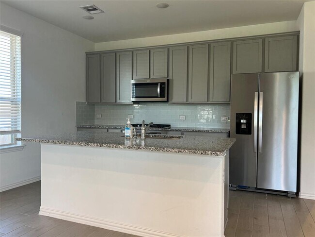 Building Photo - 8038 Royal Palm Dr