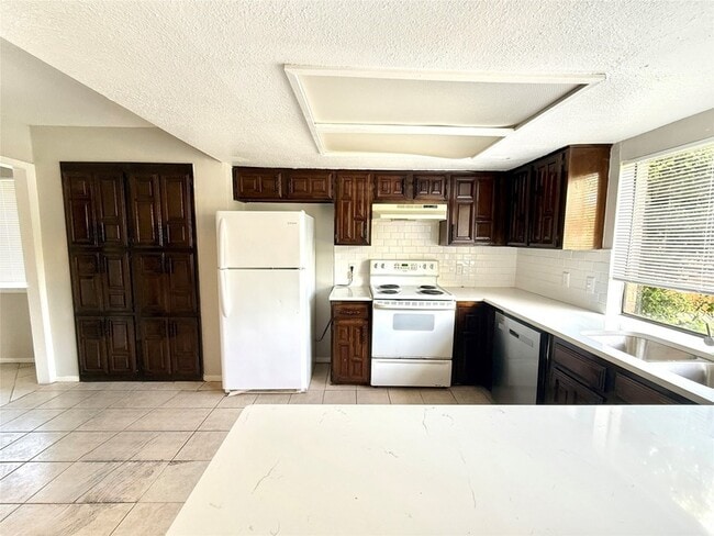 Photo - 1909 Forestdale Dr House