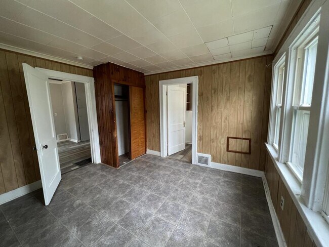 Building Photo - 608 Carrill Ct