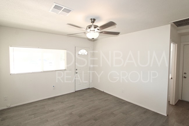 Building Photo - Charming 2-bedrooms, 1-bath home in the he...