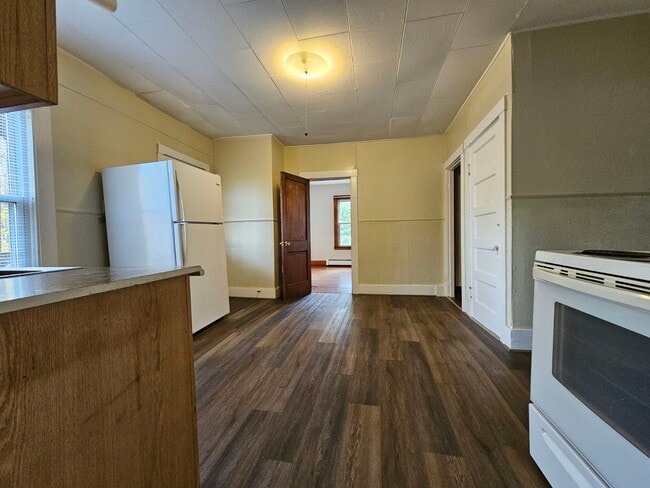 Building Photo - 13 Grove St