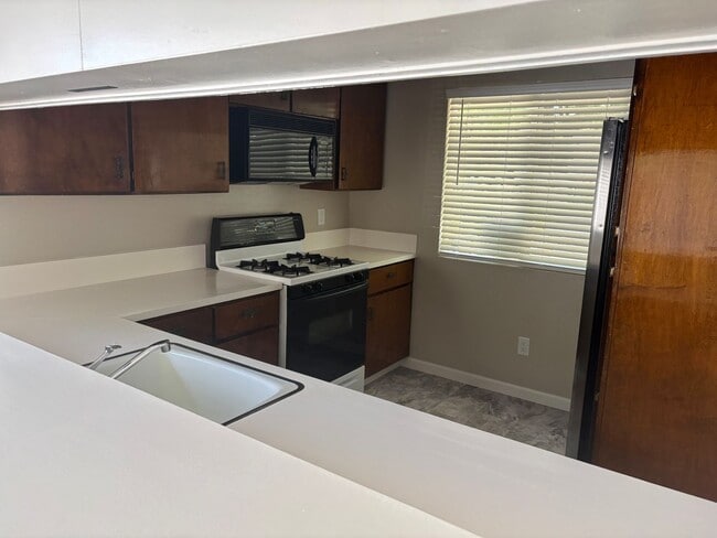 Building Photo - CUTE AS A BUG!  Super private Eldorado Hil...
