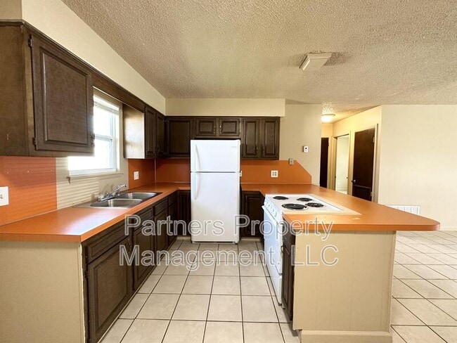 Building Photo - 107 N Pine Ave