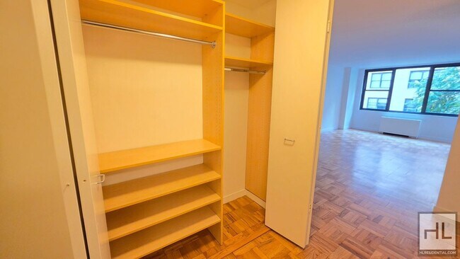 Building Photo - Midtown East 6th-Floor 1-Bedroom