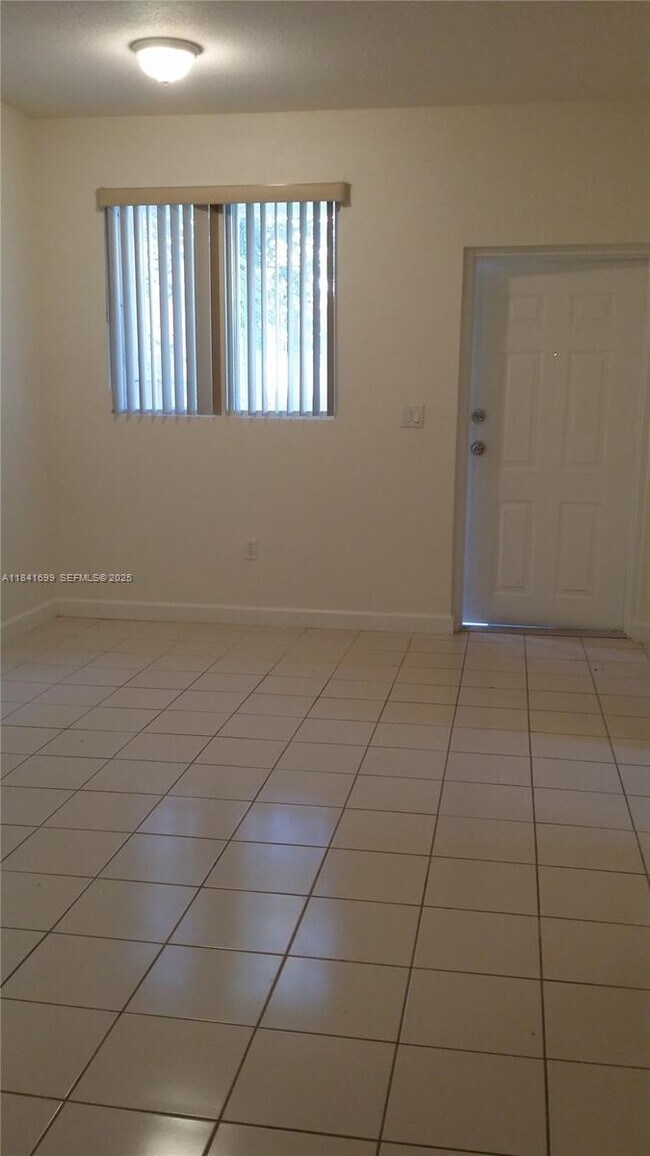 Foto del edificio - 1536 SE 26th St