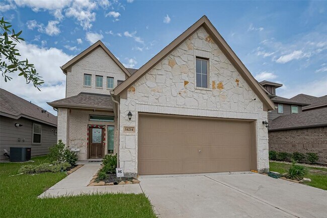 Building Photo - 14214 Singing Oaks Trl