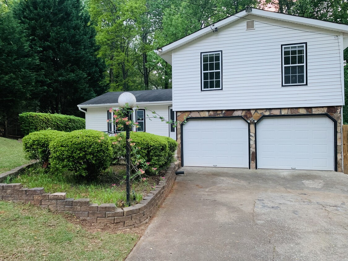 Front View - 955 Camp Creek Dr SW