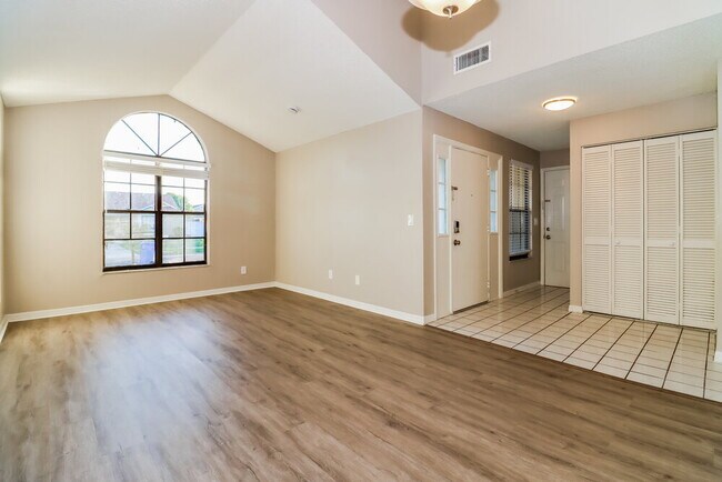 Foto del edificio - 5303 MacBeth Ct