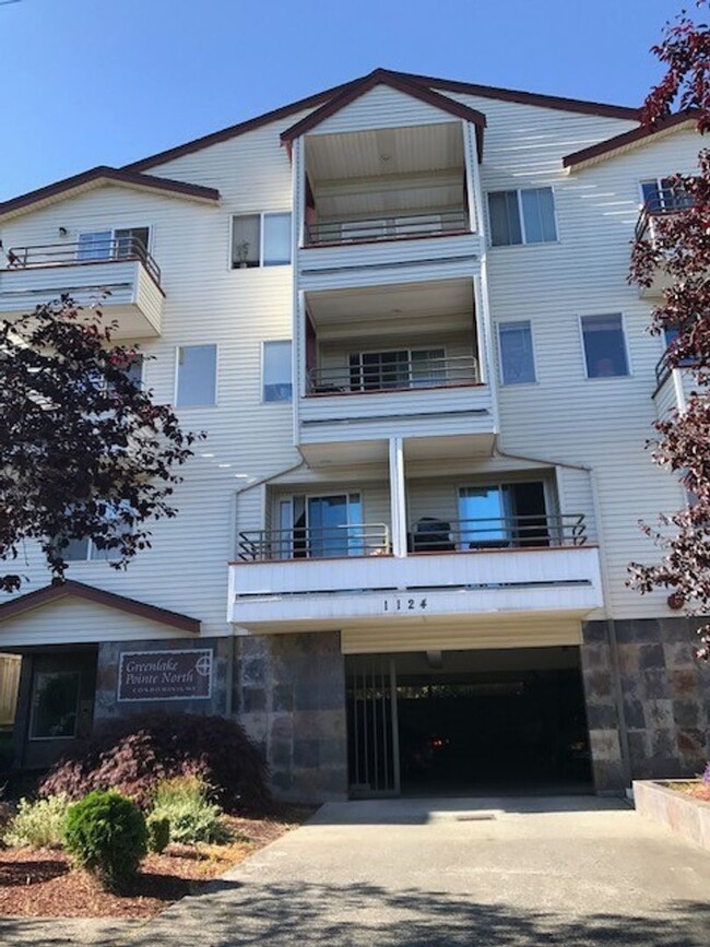 Building Photo - $2090 Green Lake 2 Story Condo W/ 2 balcon...