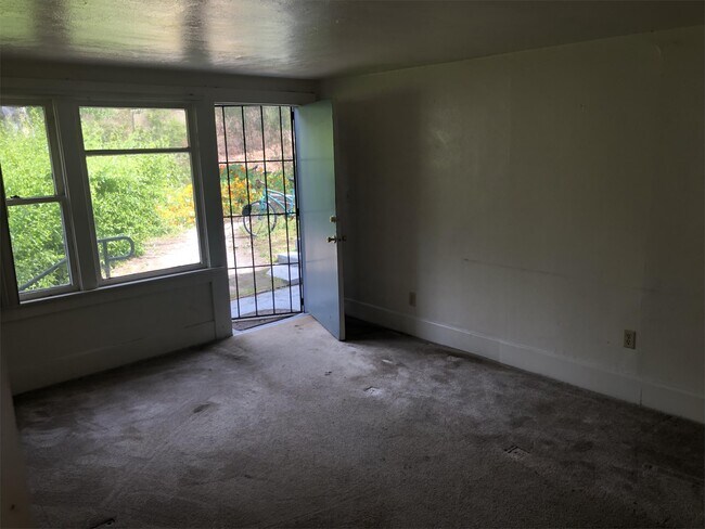 Building Photo - 2813 Elm St