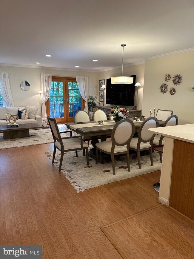 Foto del edificio - 9023 Golden Leaf Ct