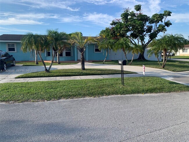 Foto del edificio - 14300 SW 105th Ave