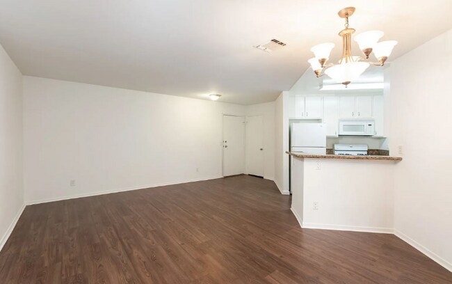 Foto del edificio - 1395 Kelton Ave