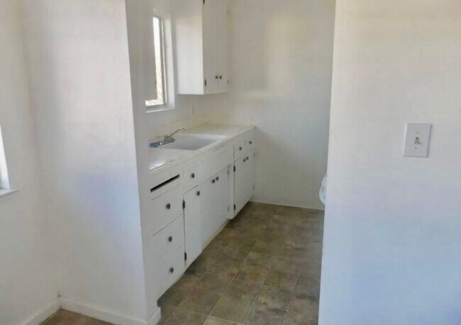 Foto del edificio - 1331 Pinetree Dr