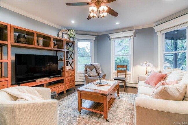 Building Photo - 105 Main St