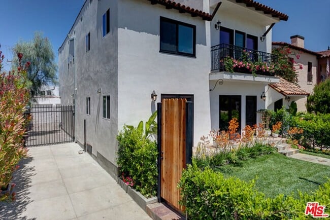 Photo - 831 S Curson Ave House