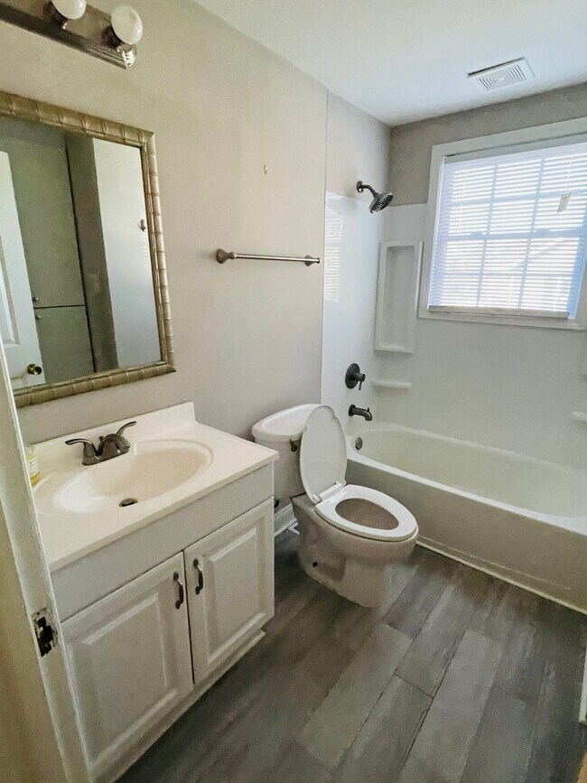 Foto del edificio - 4201 Commonwealth Ave