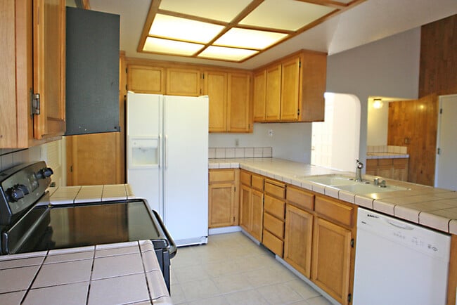 Building Photo - Single Story Evergreen Home at the Middle of a Cul-De-Sac!