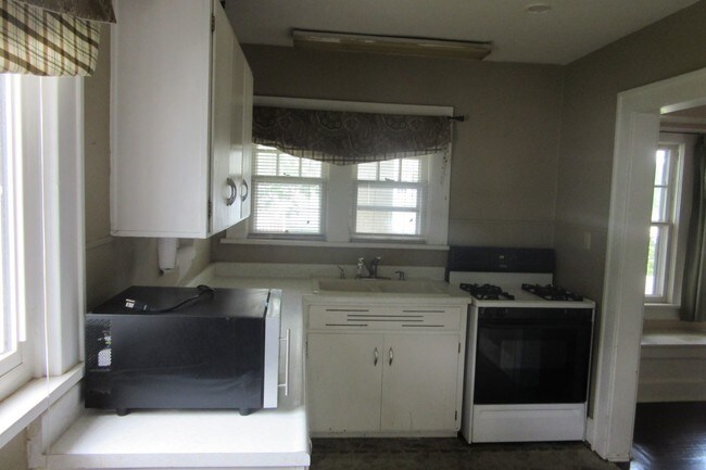 Building Photo - 2 br, 1 bath House - 2701 Cruft St