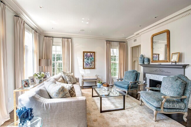 Foto del edificio - 3440 Locke Ln