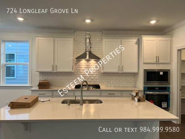 Foto del edificio - 724 Longleaf Grv Ln