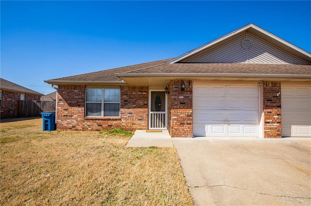 Foto principal - 303 NW Abbey Pl